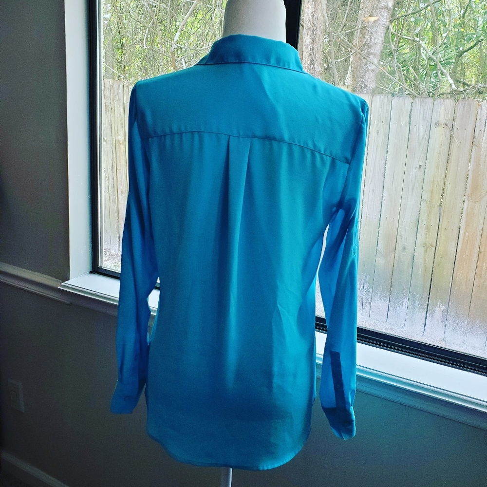Express adjustable sleeve button down - Medium - Picture 3 of 4